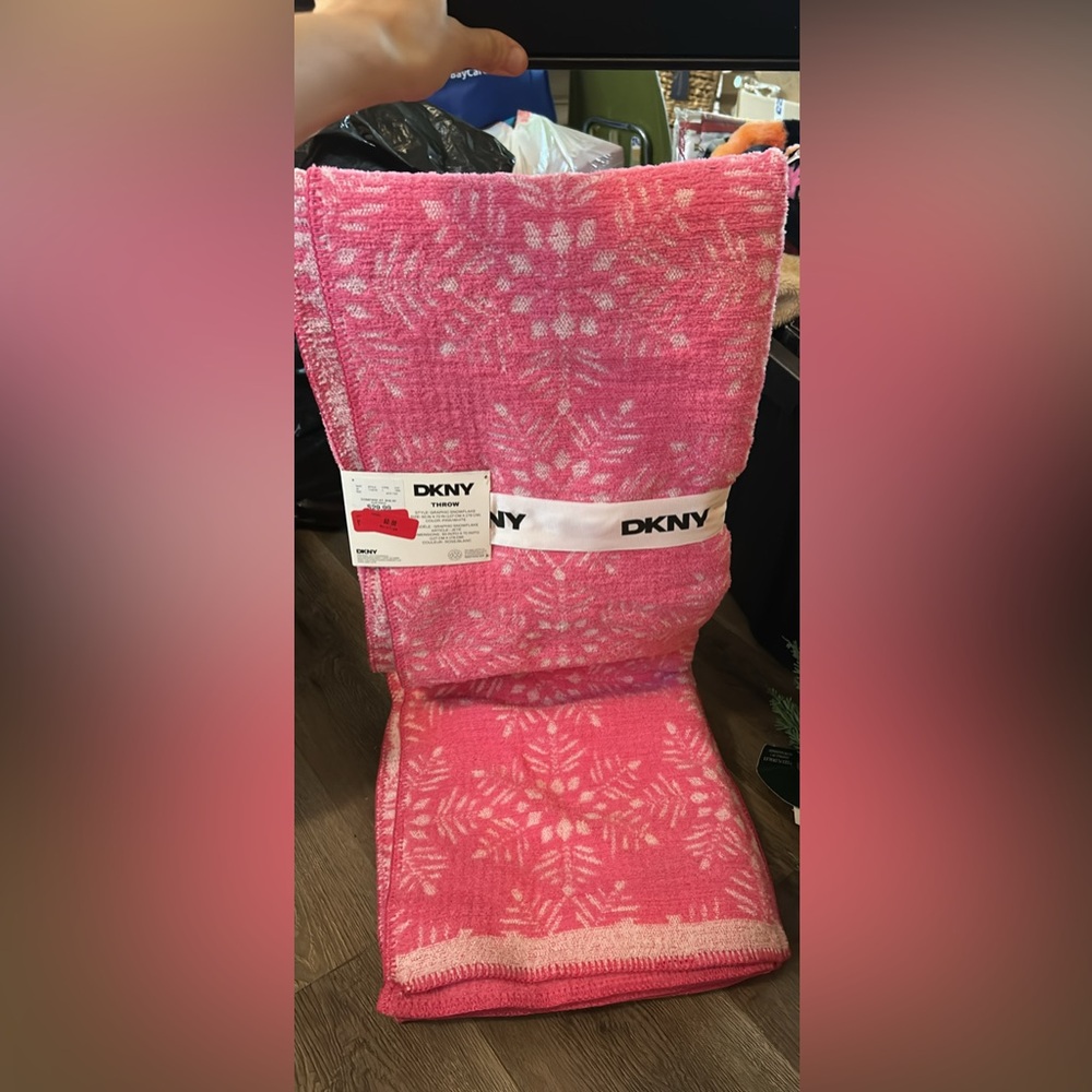 DKNY Snowflake Blanket 50x70